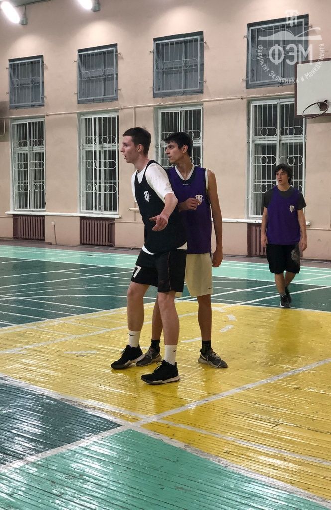 11 декабря в спортивном зале кафедры физического воспитания прошел межфакультетский турнир по стрит-баскету в рамках 72 спартакиады института. 11 декабря в спортивном зале кафедры физического воспитания прошел межфакультетский турнир по стрит-баскету в рамках 72 спартакиады института.