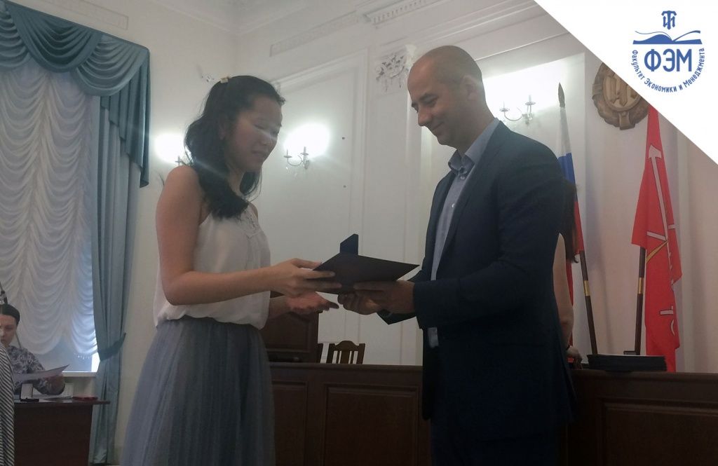 вручение дипломов студентам очного обучения экономического факультет вручение дипломов студентам очного обучения экономического факультет