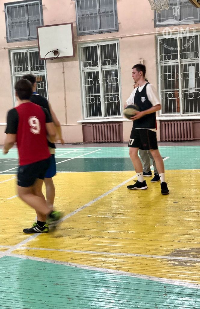 11 декабря в спортивном зале кафедры физического воспитания прошел межфакультетский турнир по стрит-баскету в рамках 72 спартакиады института. 11 декабря в спортивном зале кафедры физического воспитания прошел межфакультетский турнир по стрит-баскету в рамках 72 спартакиады института.